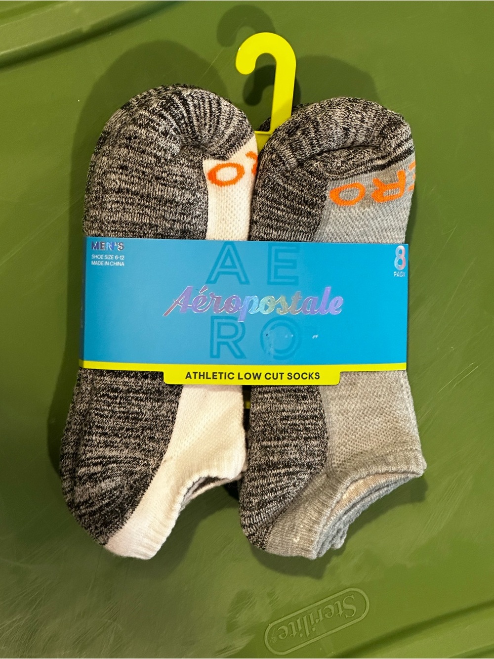 Aeropostale Menโs Athletic Low Cut Socks - Gray, Black, Cream (3-Pack)
